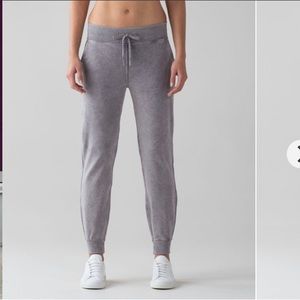 Lululemon Loop Back Jogger (28")
Acid Rubber Dye Magnum